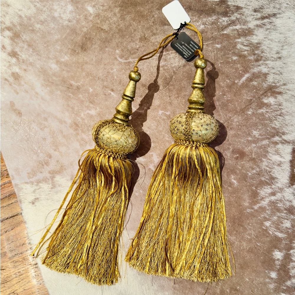NEIMAN MARCUS Large & Lavish Embroidered Gold Curtain Drapery Tassel Tieback 21”
